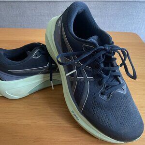 Asics Gel Kayano 30 - women's size 9